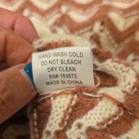 NWT Lumiere Women's Chevron Knit Sweater - Cream and Dusty Rose Size Medium - Picture 7 of 7